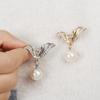 1PCS Anti-walking Delicate Brooch
