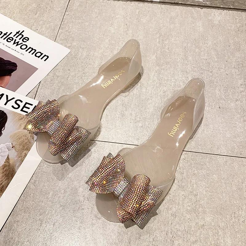 Модные желейные туфли, пластиковые сандалии 2024 года, женские туфли на плоской подошве с открытым носком и стразами, пляжные туфли с бантом, модные прозрачные сандалии для отдыха на море