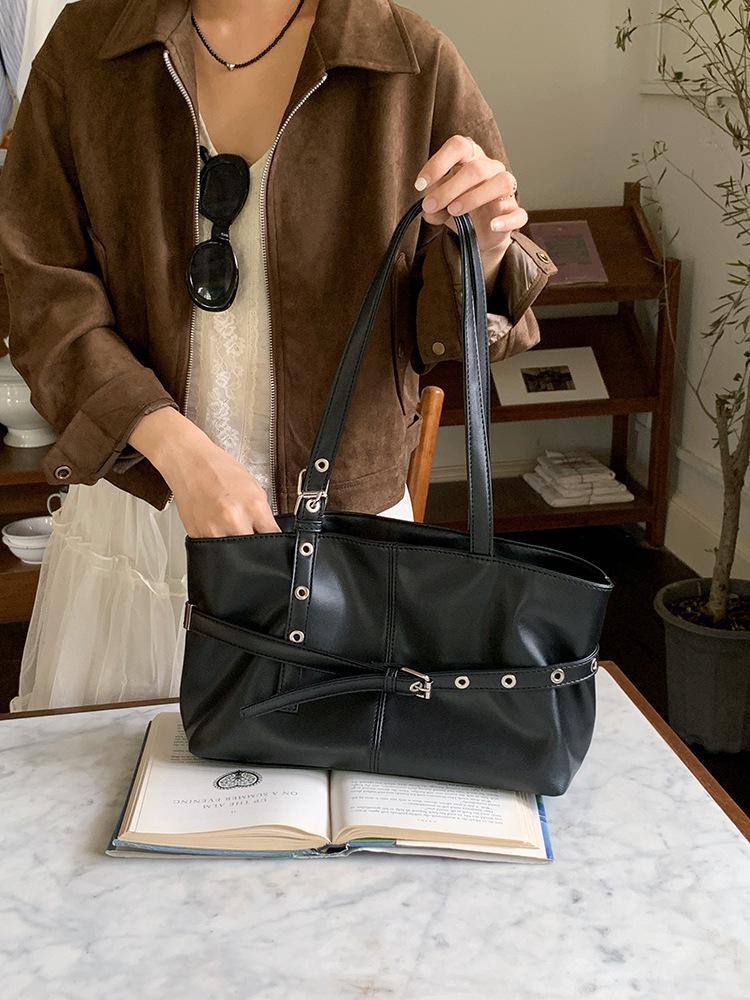 Korean-Style Underarm Tote Bag - Autumn/Winter, Large Capacity, Versatile Commute & Motorcycle Style Shoulder Bag for Women