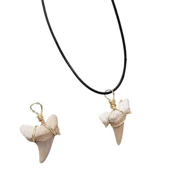 Привлекательное ожерелье Тонкая работа Сплав Подвеска в форме зуба акулы Ожерелье для повседневной носки