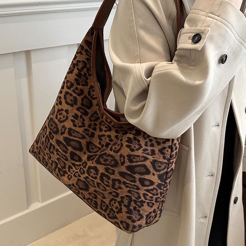 Большая вместительная сумка с леопардовым принтом для женщин. Осенью новая модная сумка через плечо для женщин. Сумка-тоут с леопардовым принтом для женщин.