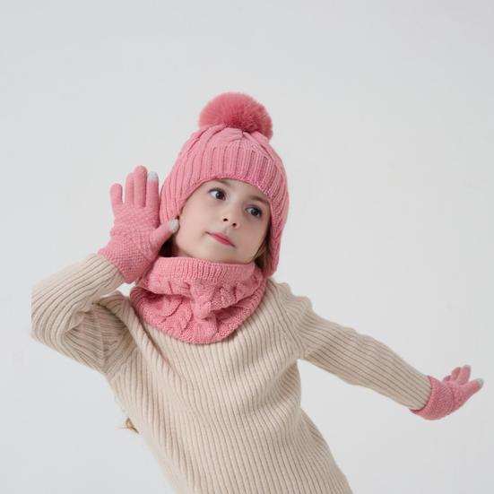 Набор из 3 предметов: детская шапка, шарф, перчатки. Цветная шапка с текстурой «косичка», утолщенная плюшевая подкладка, гетра для шеи, вязаные перчатки.