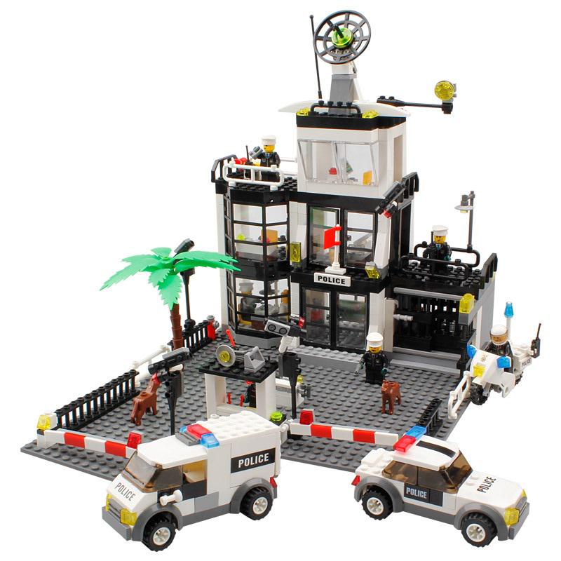 Детский строительный набор из пластиковых блоков "Полицейский участок"