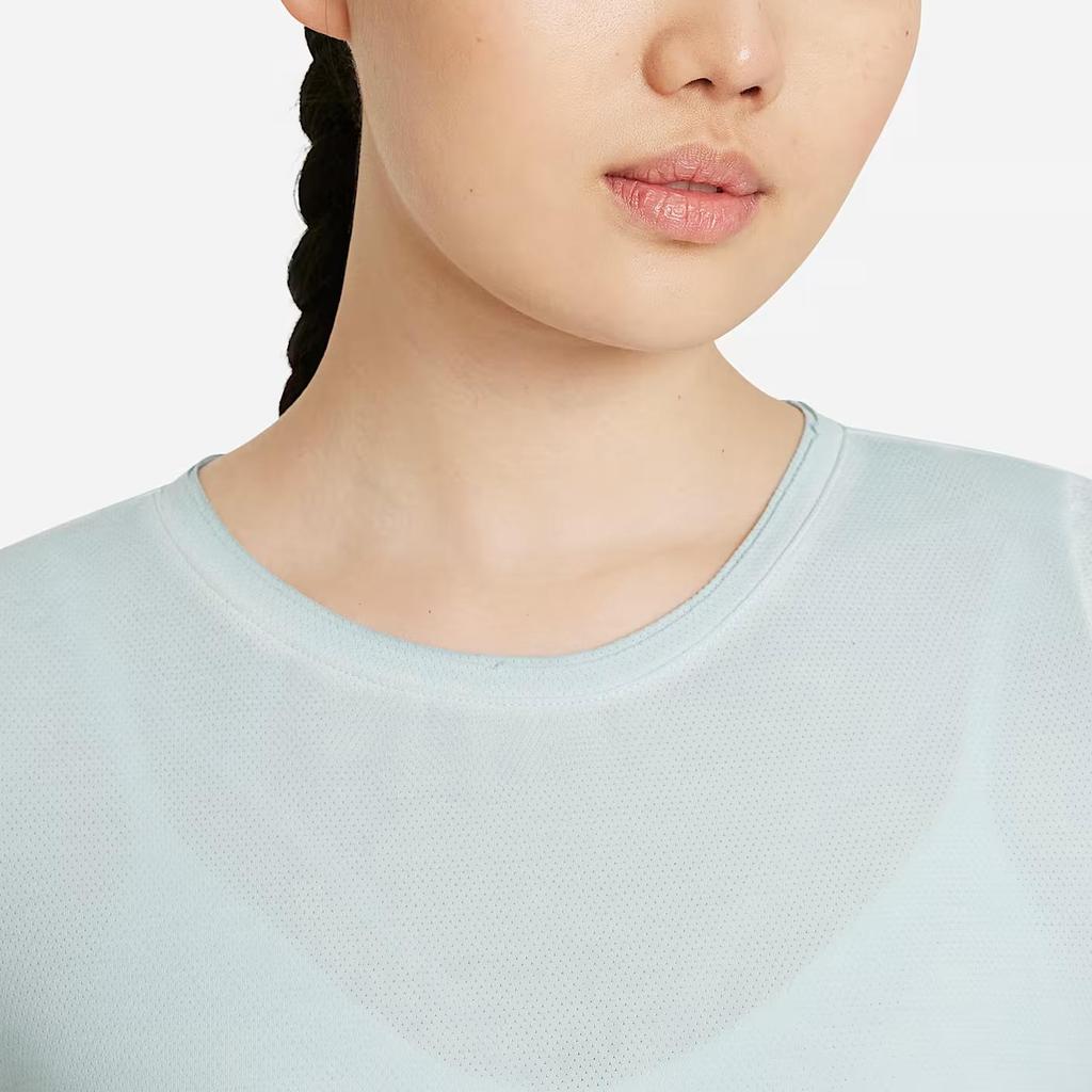 Nike Футболка женская светло-зеленая DA0800-424