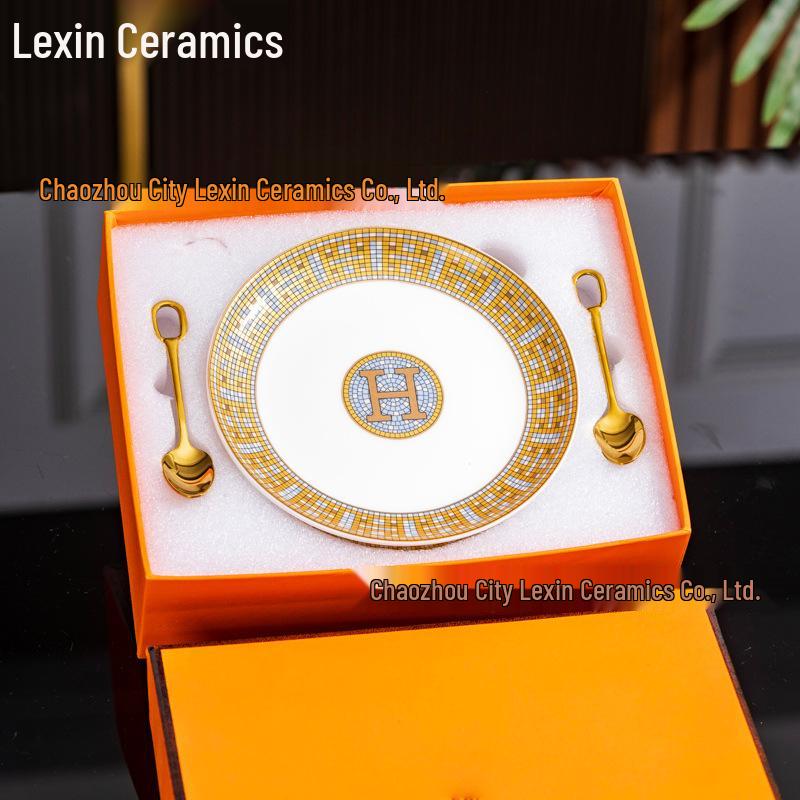 Набор столовой посуды из костяного фарфора в европейском стиле: Керамические Чашки и Блюдца, Креативные Фруктовые, Обеденные и Стейковые Тарелки