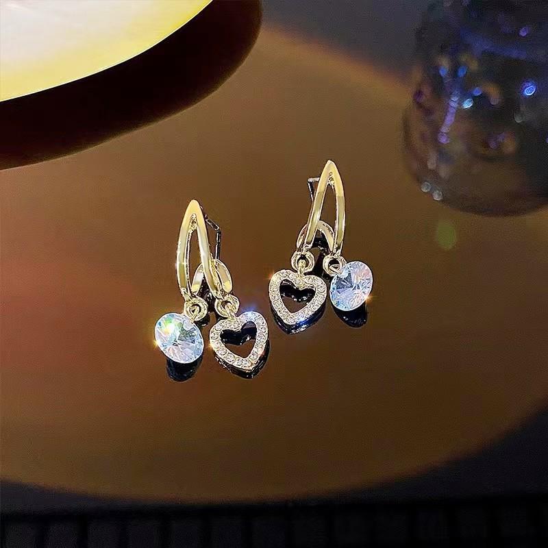 Серьги-гвоздики в корейском дизайне из серебра S925 в форме сердца для женщин - Стильные микро-инкрустированные пусеты