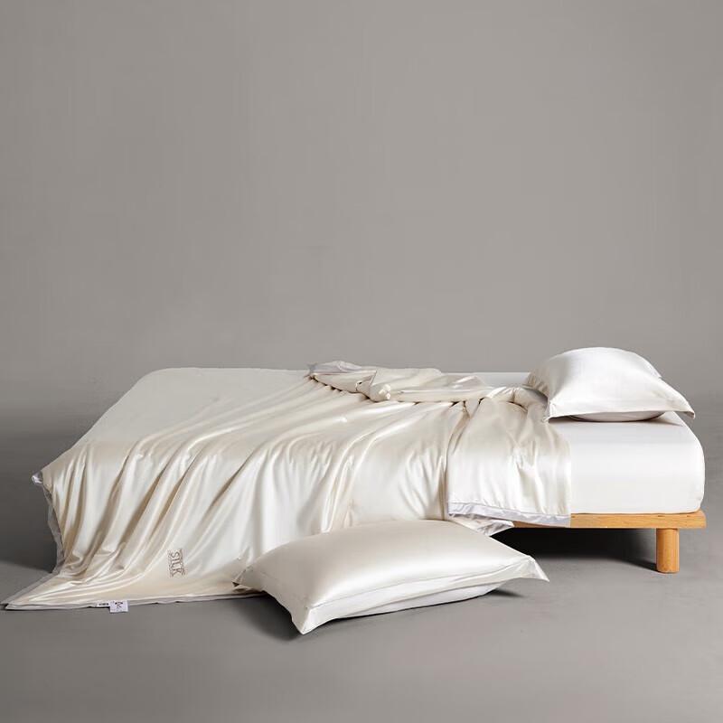 Muji Luxury Mulberry Silk Blend All-Season Quilt