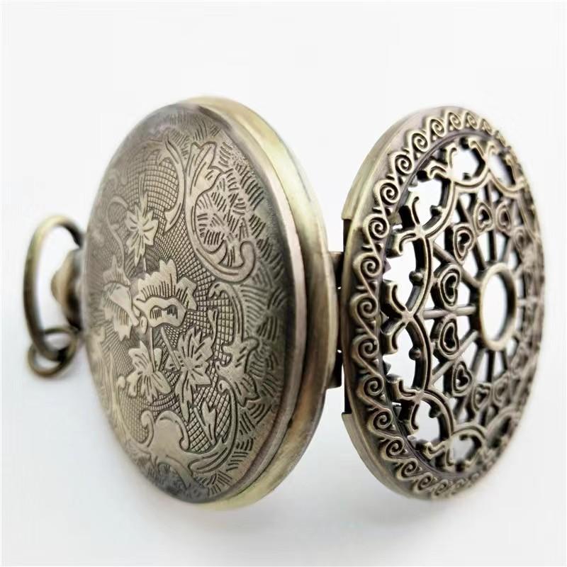 Vintage Bronze Heart-Shaped Cobweb Clamshell Quartz Pocket Watch Necklace Pendant Handmade Clock Souvenir Gift for Men and Women