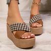 Сандалии на танкетке с перекрестными ремешками, женские модные сандалии на толстой платформе с узором в клетку, женские летние пляжные тапочки с толстой подошвой, большие размеры