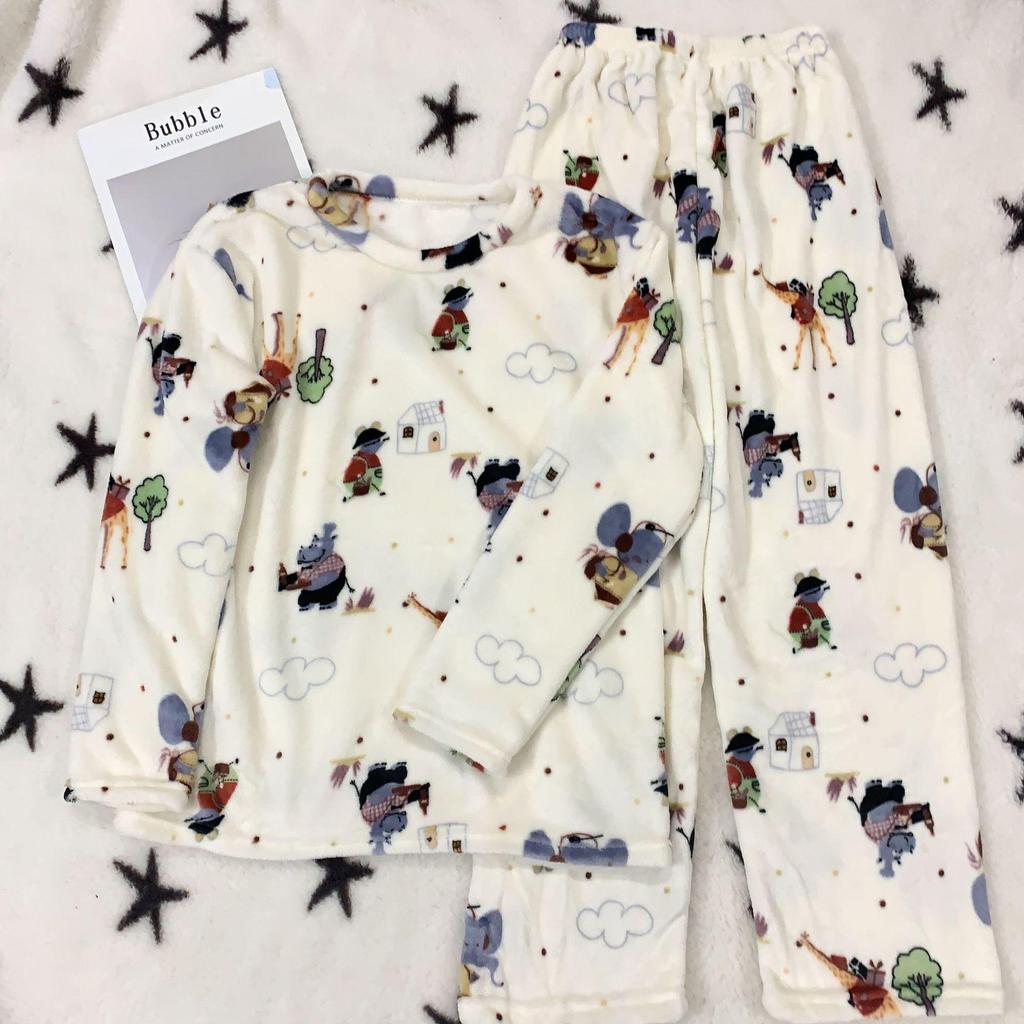 Women's Cartoon Giraffe Flannel Pajamas - Thick, Warm Coral Fleece Leisure Suit for Autumn & Winter