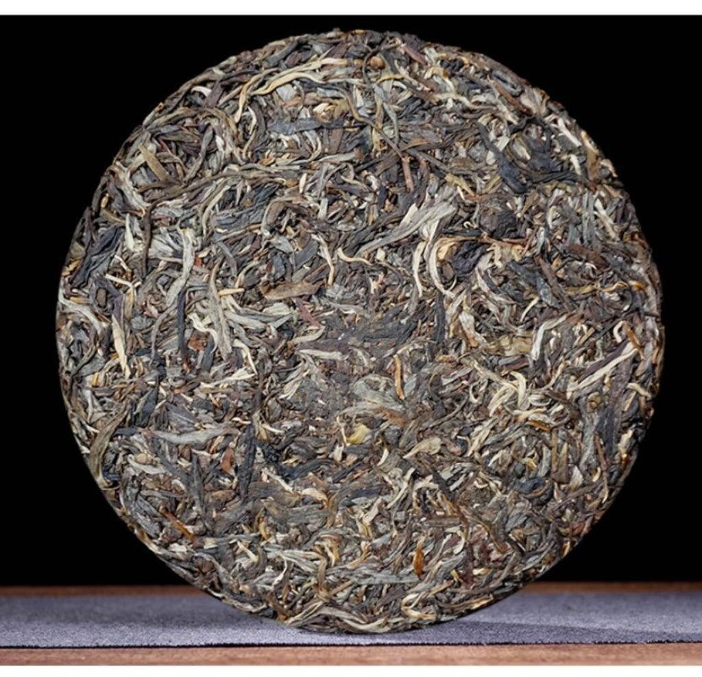 Yunnan Yiwu Guafengzhai 2021 Premium Ancient Tree Raw Pu-erh Gong Tea Cake 357g