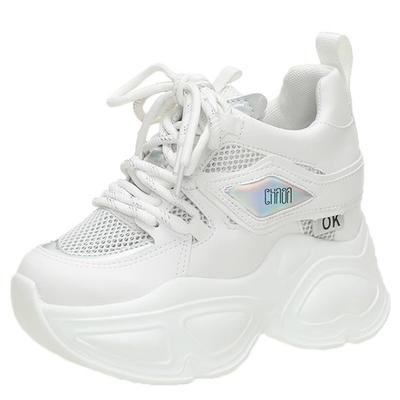 Модные женские кроссовки на толстой подошве 2024 года, повседневная обувь из дышащей сетки на танкетке высотой 9 см, туфли на платформе, женские спортивные туфли для папы