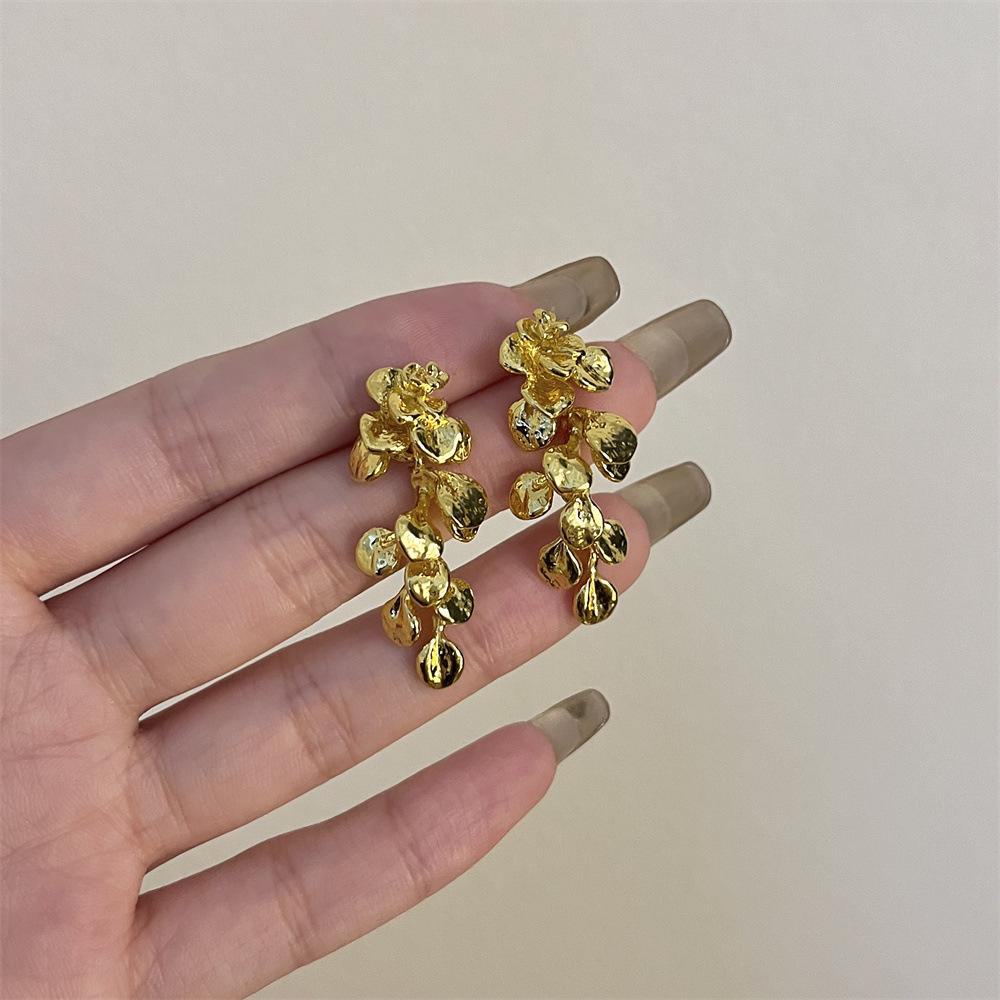 Серьги-цветы в стиле ретро с металлическими кисточками для женщин – элегантный дизайн высокого класса