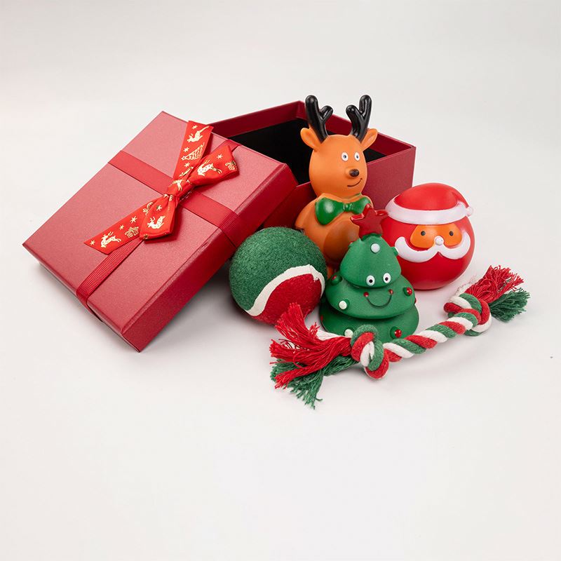 Hot-Selling Modern Cute Christmas-Themed Plush Cat and Dog Mystery Box Random Four-in-One Pet Chew Toys