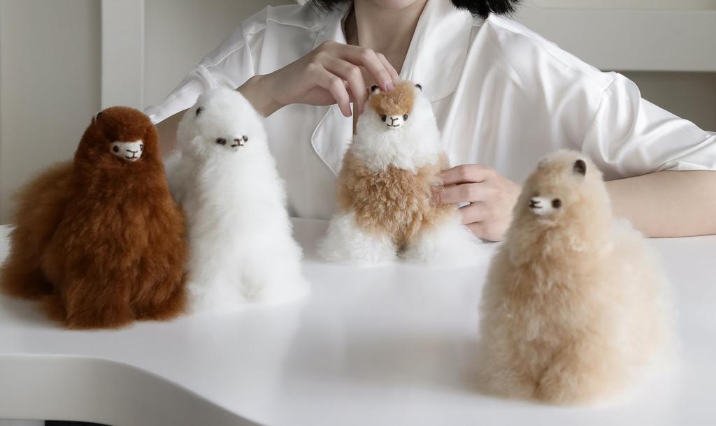 INJOI Plush Alpaca Toy, Fluffy and Cute, Handmade with Rare Natural Alpaca Fur, Perfect for Anniversaries and Special Occasions, Gift (15cm, White,