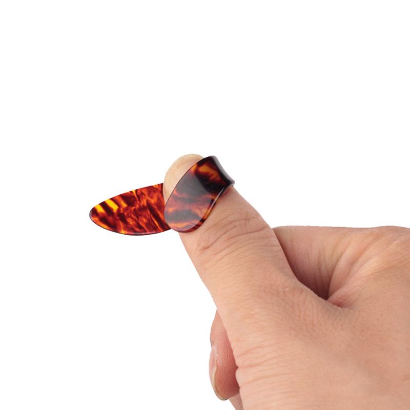 Медиатор для большого пальца гитарный целлулоидный Thumbpick для акустической электрической гитары случайный цвет