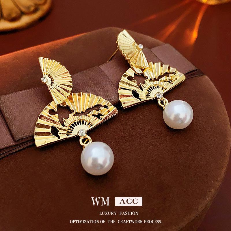 Vintage Steel Teardrop Cat Eye Earrings for Women - Retro, High-End, Versatile Fashion Ear Studs