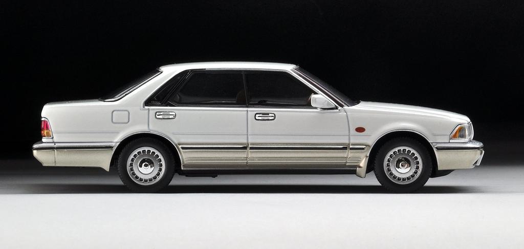 Масштабная модель Tomica Limited Vintage Neo Cedric V30 Turbo Brougham VIP 1/43 TLV-N43-24a (Белый/Бежевый)