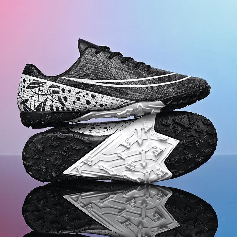35-45 Football Shoes, Low-cut Blue and White Porcelain Long Nails, Youth Sneakers, Large Size Sports Shoes, TPU Soles, Broken Nails