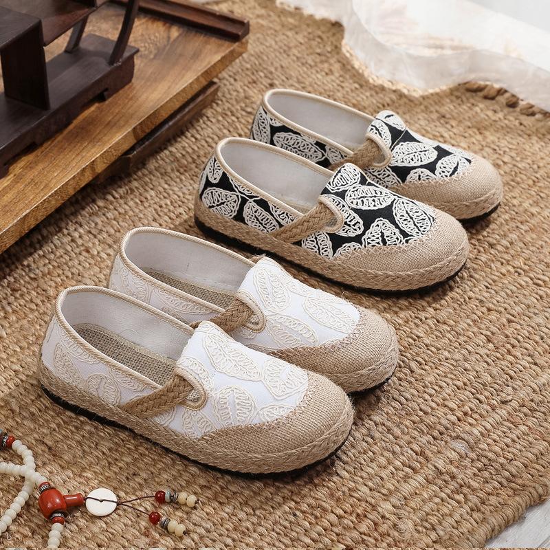 Customized Old Beijing Cloth Shoes Women's Breathable Middle-aged and Elderly Mother Shoes Soft Sole Non-slip Middle-aged and Elderly Women's One-ped
