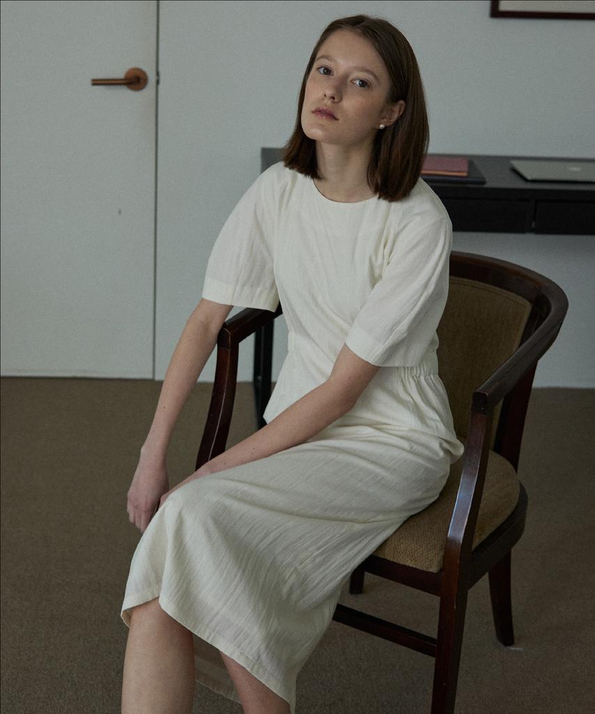 Step Around Sleeve Tuck Detail Elastic Banding Short Sleeve Dress_Ivory