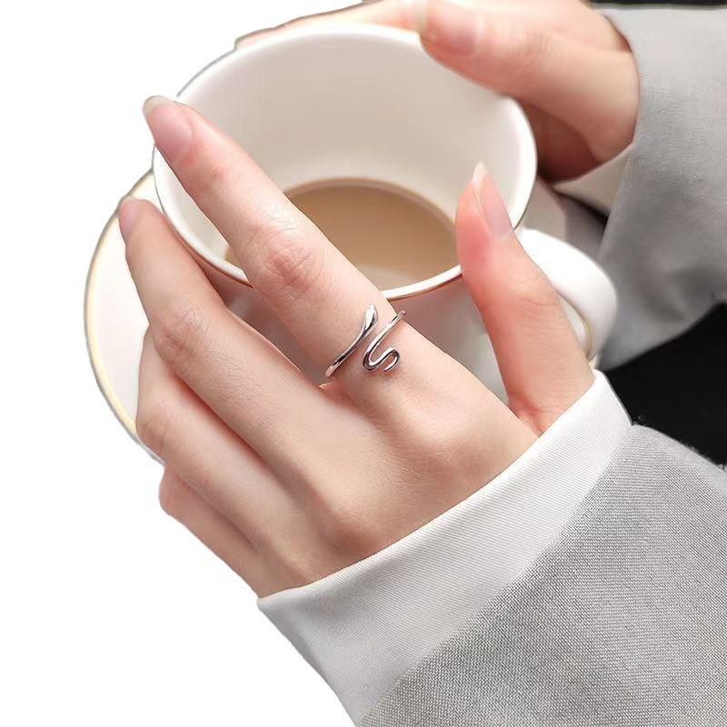 Регулируемое серебряное кольцо-змея - Минималистичный стиль для женщин