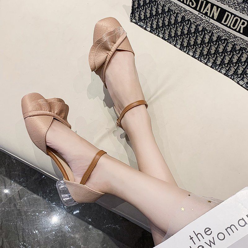 Прозрачные туфли на высоком каблуке. Женские летние модные босоножки на толстом каблуке. Модные туфли на среднем каблуке со стразами в сказочном стиле.