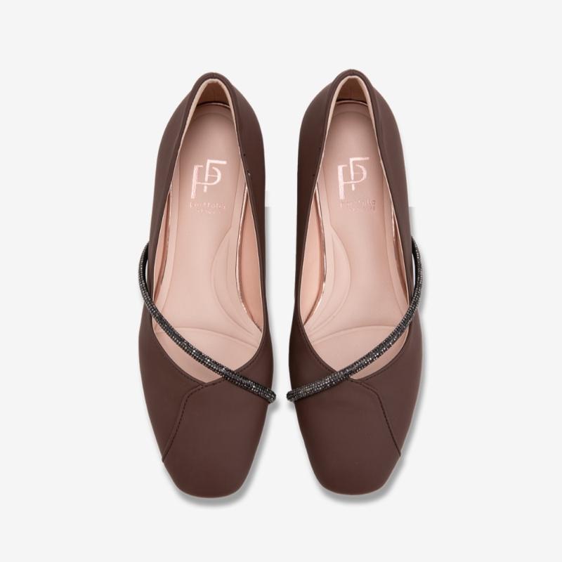 Portfolio Portfolio By ESquire Women S Jeweled inciSion pumpS Brown