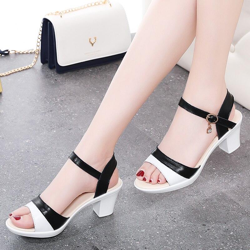 Новая летняя женская обувь, туфли на высоком каблуке с пряжкой, повседневные корейские модные сандалии на толстом каблуке, кожаные туфли на высоком каблуке
