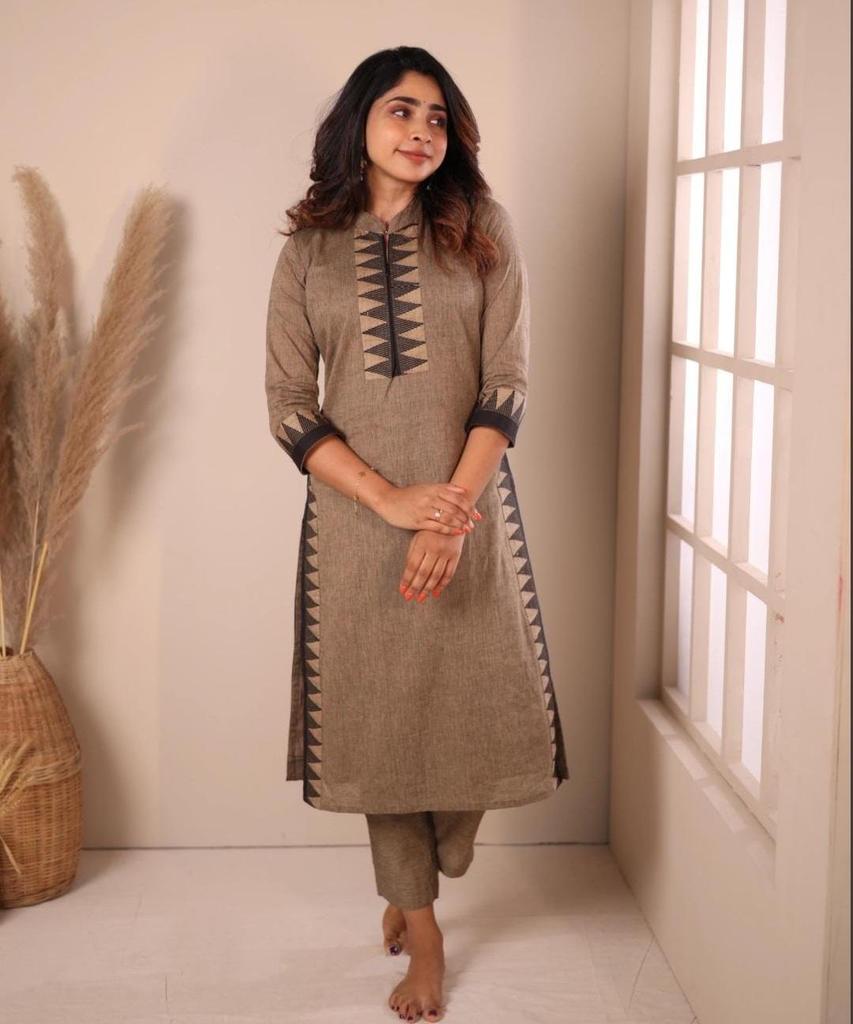 Красивый Модный Женский Праздничный Наряд Курти и Брюки