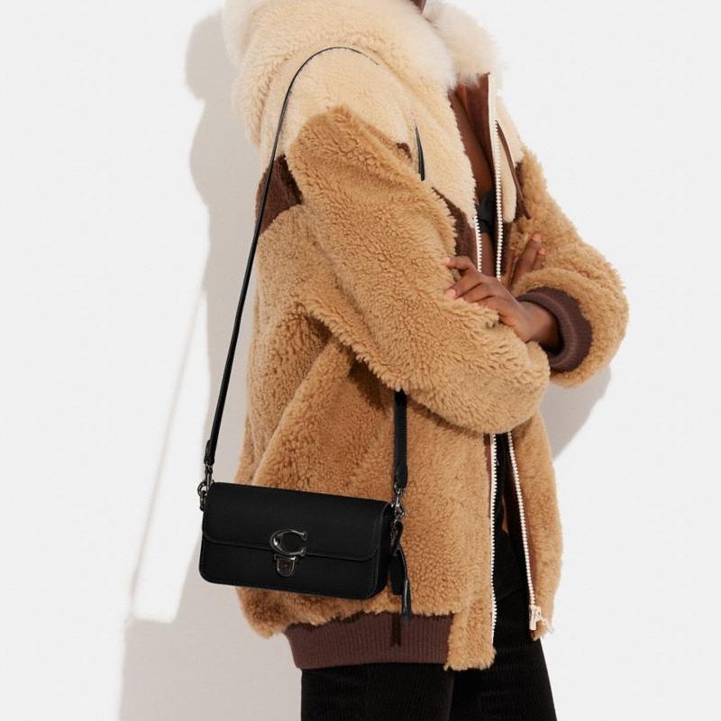 Coach Сумка Studio 20 Багет Однотонная Кожаная Сумка на Плечо с Клапаном на Кнопке Логотип C Женские Сумки Черный CE331-V5BLK