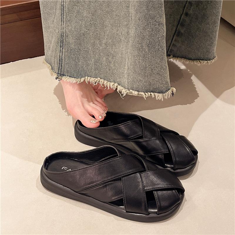 Новые тапочки Баотоу Женские 2025 Лето Повседневные Плоские Пляжные Полусабо Женская Мода Универсальные Сандалии Женская Обувь