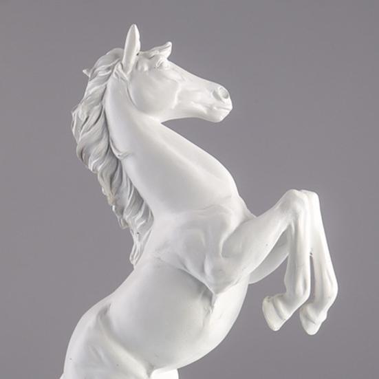 Анти-выцветающая фигурка лошади. Точно элегантный стиль. Деталь из смолы. Привлечение удачи. Богатство.