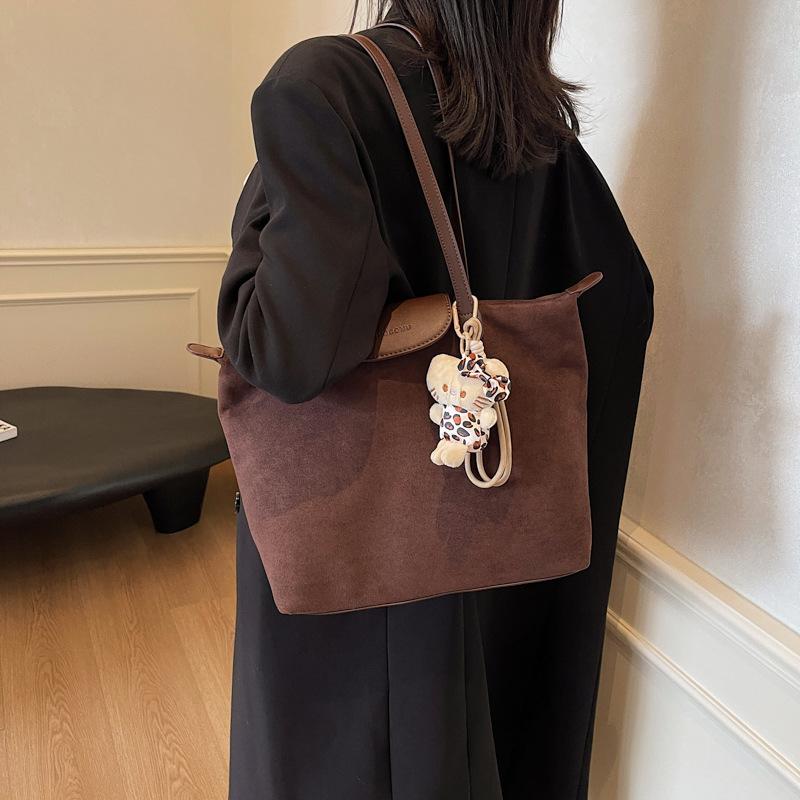 2025 Autumn New Bag Women's Fashion Simple Shoulder Bag Niche Design Casual Trend Large Capacity Tote Bag