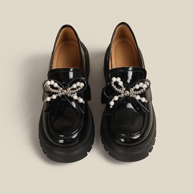 Женщины на толстой подошве в юбках, маленьких кожаных туфлях, повседневные туфли-лодочки с бантом