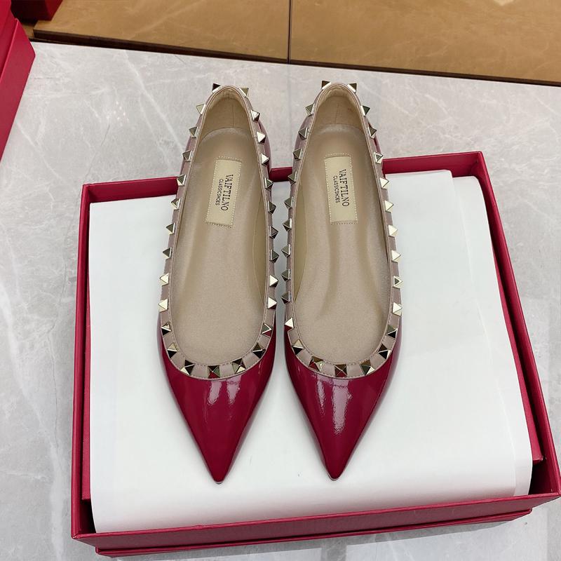 Trendy Fashion Rivets Shallow Black Patent Leather Single Shoes For Women French Style Pointed Flat Bottomed Women's Shoes