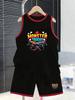 Динамичный комплект с шортами с принтом монстр-трака для мальчиков. Крутой гоночный дизайн, мягкая эластичная ткань для активных детей и повседневных уличных образов.