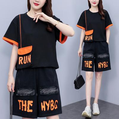 Летний женский спортивный костюм из двух частей с футболкой, джинсовыми шортами и круглым вырезом с короткими рукавами