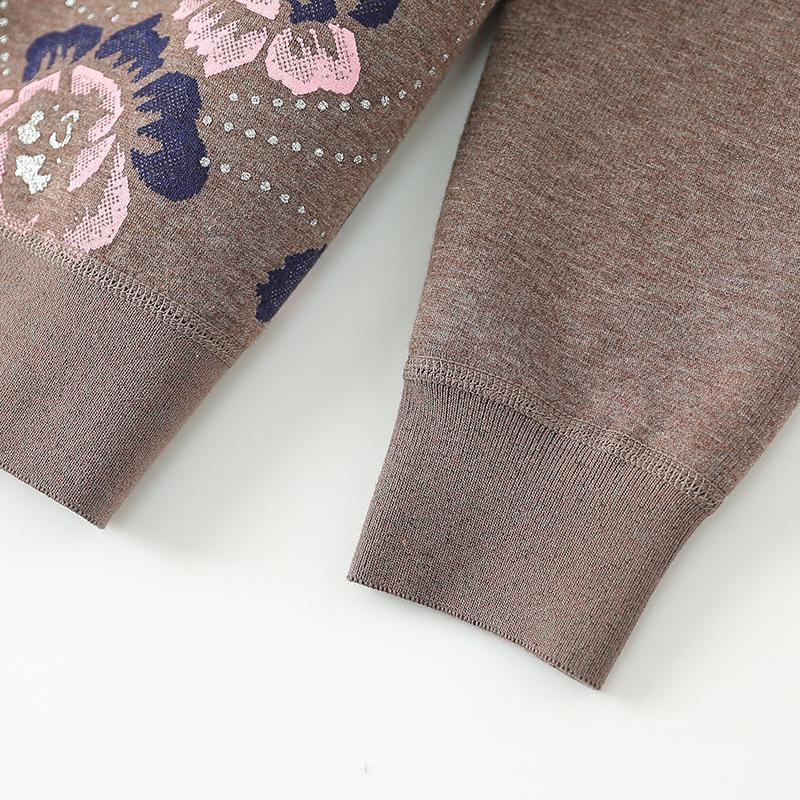 Вязаный кардиган «бабушка» осень/зима 2024 года для женщин среднего и пожилого возраста, а также теплый бархатный свитер-пальто.