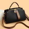 A Fashionable and Retro Women's Hand-held Crossbody Single-shoulder Large-capacity Women's Bag with A Simple Pillow Bag