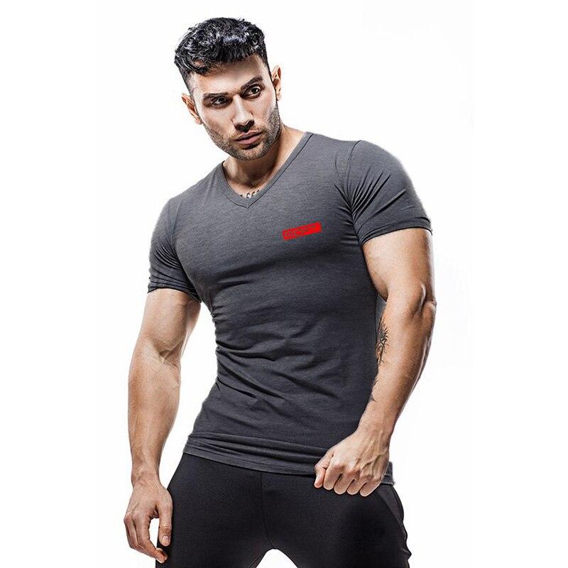 Muscleguys Мужская повседневная удобная хлопковая футболка с v-образным вырезом, летняя уличная трендовая модная универсальная футболка с короткими рукавами, спортивная одежда для бодибилдинга