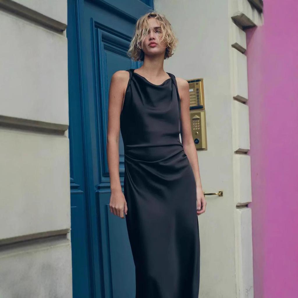 Европейское и американское женское атласное платье миди с драпировкой на талии и вырезом-капюшоном.