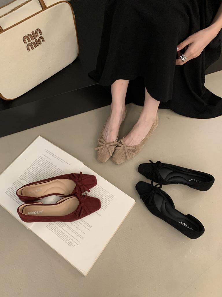 2025 autumn new shallow mouth single shoes Korean version temperament bow small square head side empty not tired feet women's shallow mouth single s