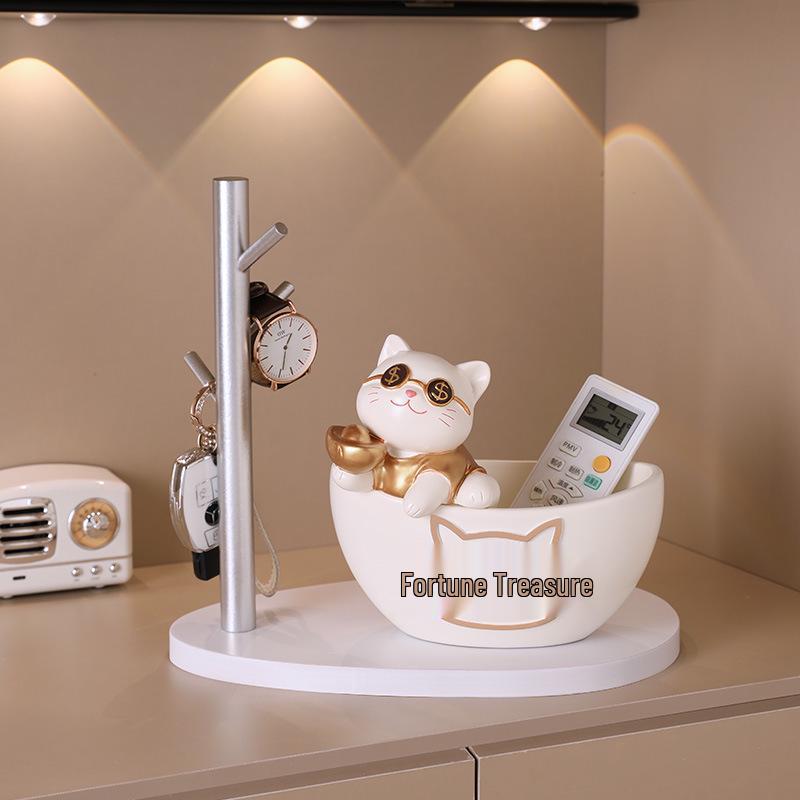 Lucky Cat Resin Craft Key Holder for Home Decor & Children's Room Storage