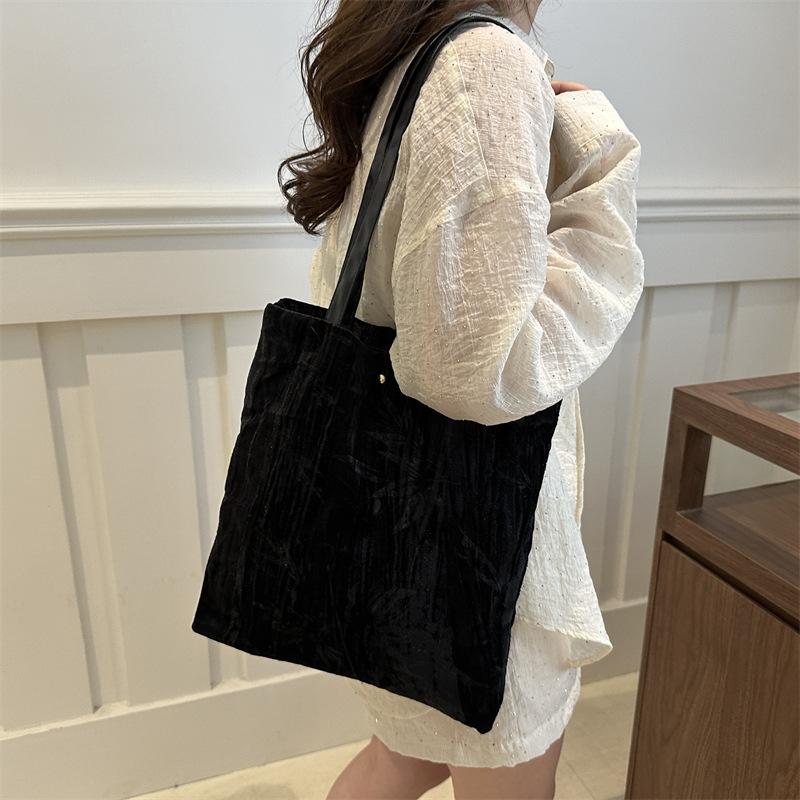 New Trendy and Fashionable Commuting Shoulder Bag New Chinese Style Large Capacity Bag Women's Casual Commuting Toy Bag