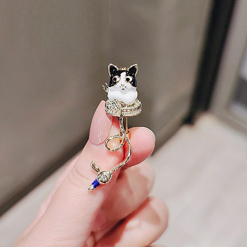High-end Anti-glare Brooches Water GunsKitten Brooches Cute and High-end Women's Suit Pins and Accessories