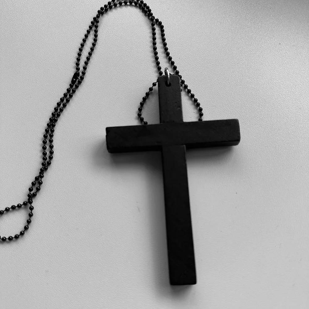 Gothic Y2K Wood Cross Pendant Necklaces for Woman Man Fashion Punk Style Black White Necklace Retro Party Jewelry Accessories