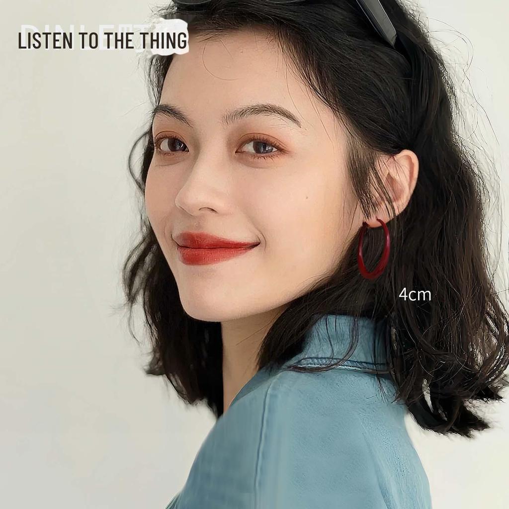 Ретро красные обручи: Серьги в стиле Гонконга на осень/зиму для создания шикарного, подчеркивающего достоинства лица образа