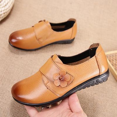 Большие размеры Новые ретро-обувь ручной работы в народном стиле для женщин на плоской подошве из кожи с мягкой подошвой Повседневная обувь для мам Модные туфли-лоферы для работы с медсестрами