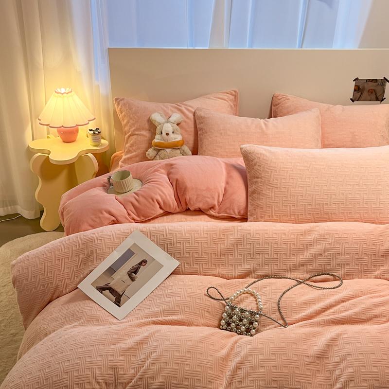 Mei Yun Ge 3D carved milk velvet four piece set and single duvet cover